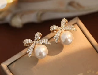 Zircon bow with Pearl pendant earring